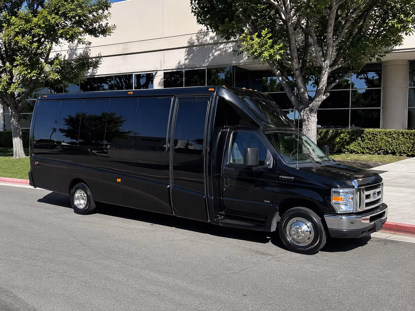 Worcester Winery Tour & Pub Crawl Transportation